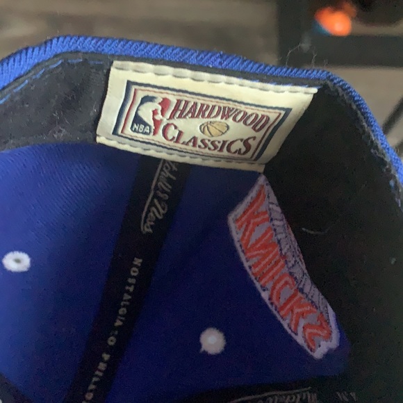 Men’s New York Nicks SnapBack by Mitchell & Ness - Picture 6 of 6